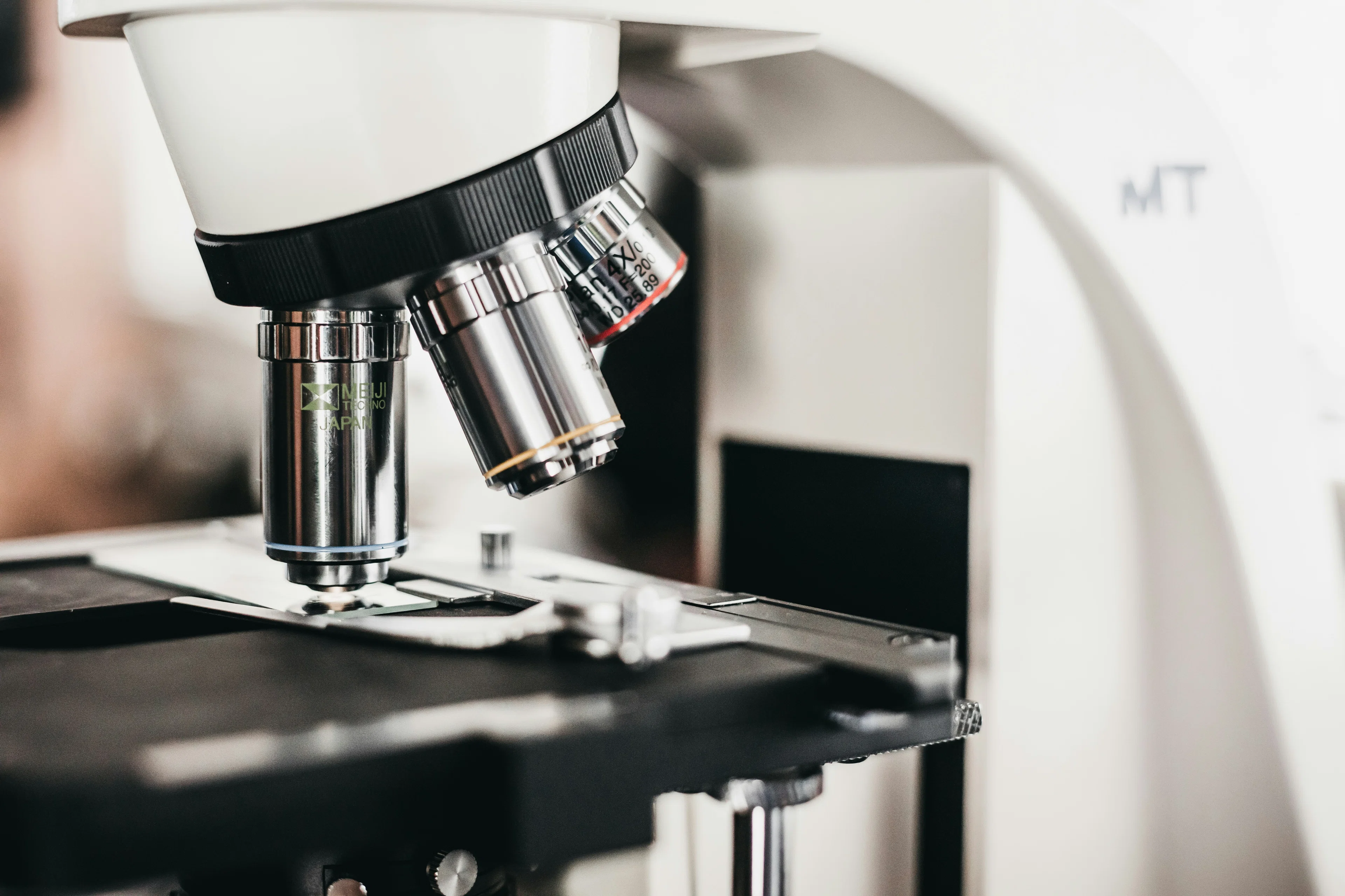 Healthcare and Life Sciences Microscope